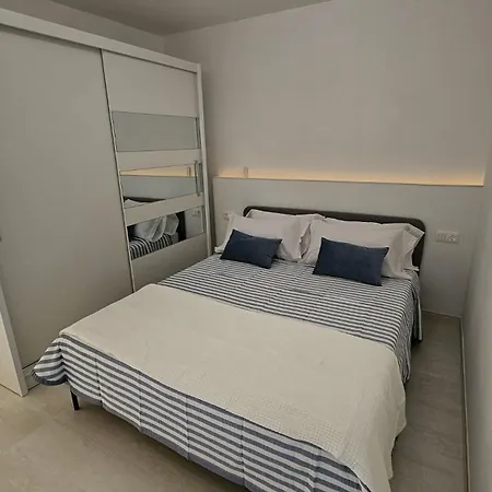 아파트 Tenerife Holidays Deluxe, Royal Garden, Americas *